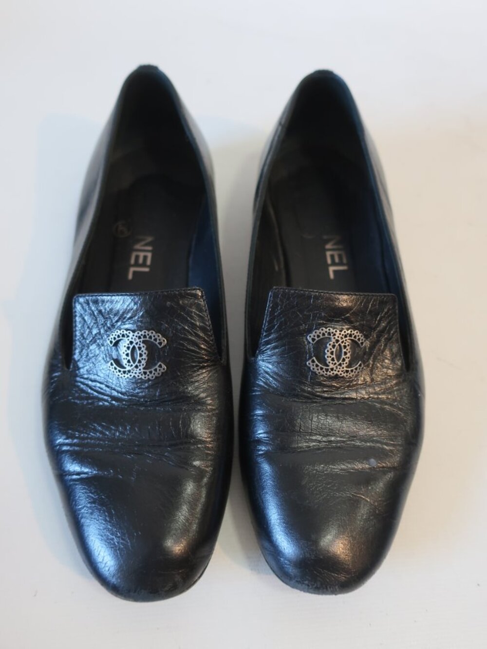 Authentic Womens Chanel Black Leather CC Flat Loafer Shoes 35.5 US/5 - Picture 3 of 16